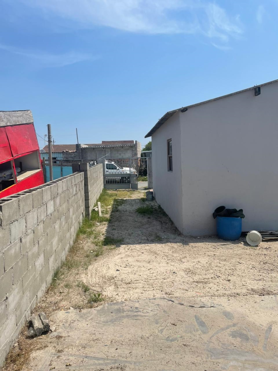 2 Bedroom Property for Sale in Umrhabulo Triangle Western Cape